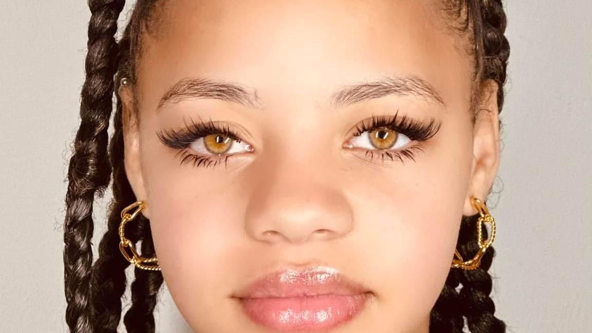 Wispy lash set, ogen van dichtbij, met vlechten