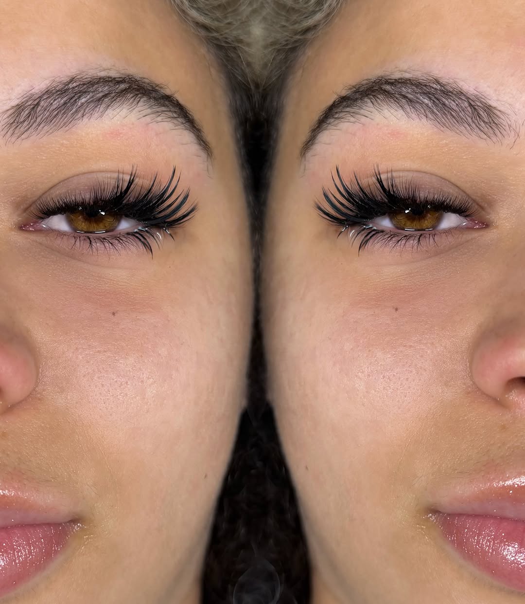 Twee ogen in spiegelbeeld met wispy zwarte extensions